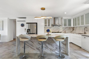 Luxury spacious 3-bedroom Suite on exclusive Lansell Rd, Toorak